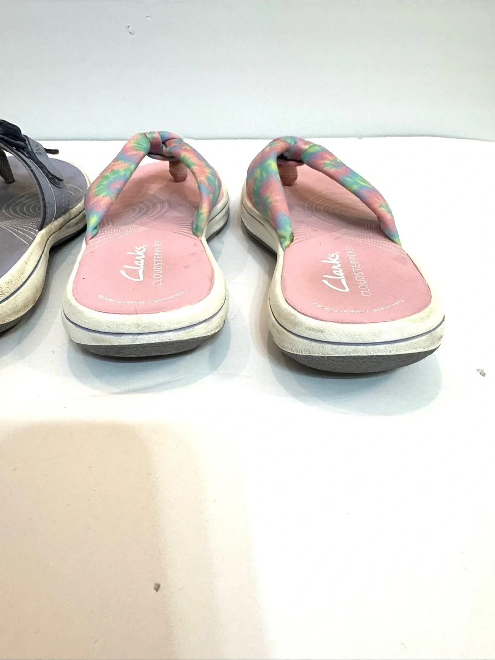 2 Pairs of GIRLS Clark’s Cloudsteppers Thong Sandals Periwinkle and Pink Sz 1